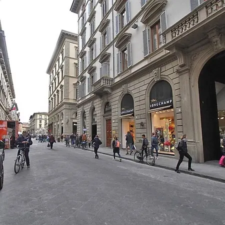 شقة Piazza Repubblica One Minute A Walk From The Duomo فلورنس